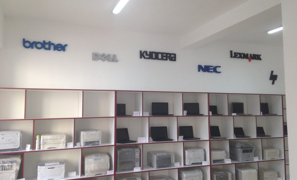 Litere din polistiren Litere volumetrice din polistiren montate in interior